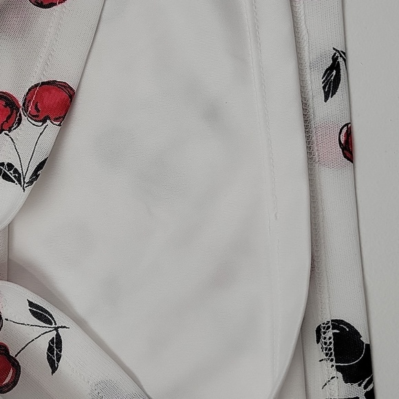 CLEO PETITES WOMEN'S SLEEVELESS LINED CHERRY PATTERN TOP SIZE PETITE 12 - Picture 7 of 9